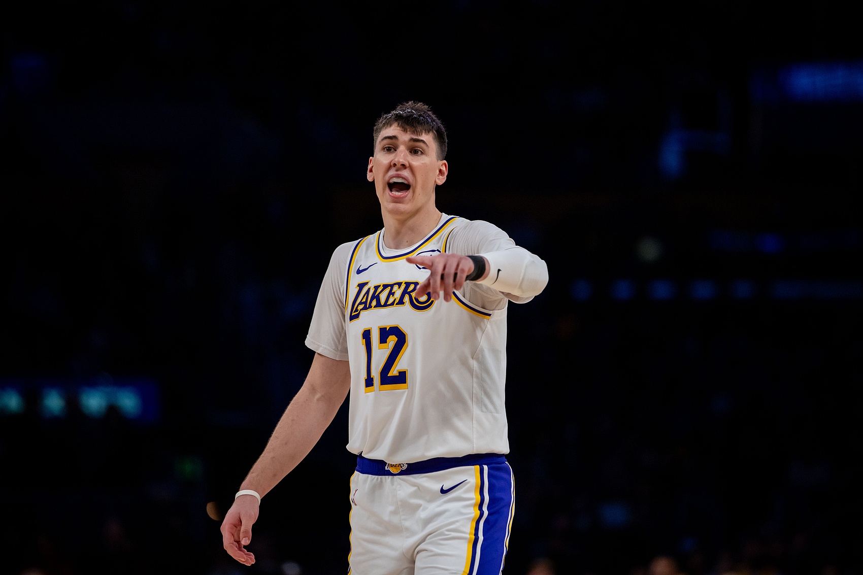 开云网页-天天这么打就好了！拉拉维亚上半场6中5砍13分1助 三分3中3