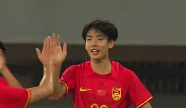 【熊猫杯】朱鹏宇双响杜月徵建功 U19国青6比0蒙古